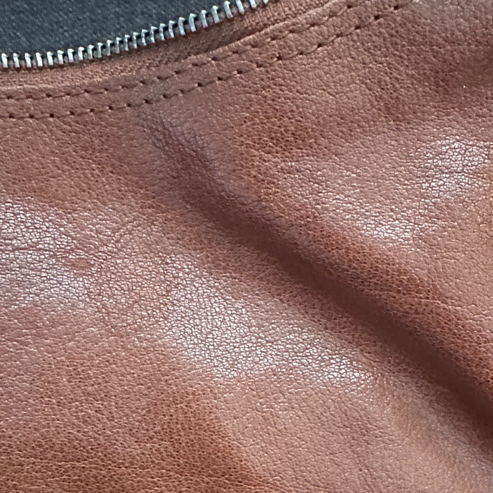 Spikes & Sparrow Brown Leather Crossbody Shoulder Bag with Front Buckle Pockets - Picture 5 of 10
